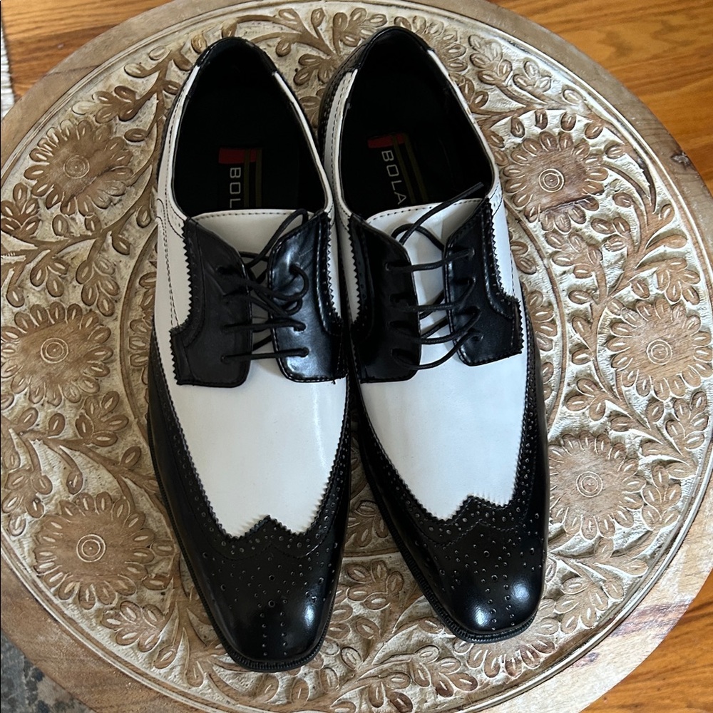 NIB Bolano Men's Black and White Leather Wingtips Dress Shoes